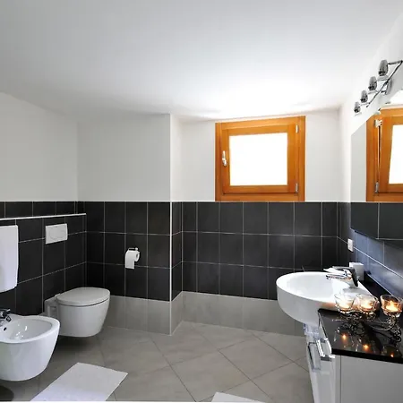 Appartement Sleeps 6 Pool Air Con