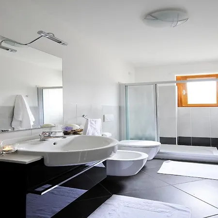 Sleeps 6 Pool Air Con Appartement