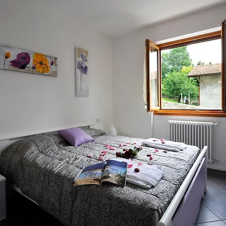 Sleeps 6 Pool Air Con Domaso