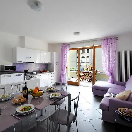 Sleeps 6 Pool Air Con Domaso