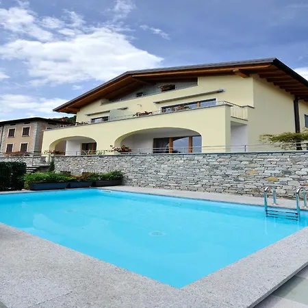 Sleeps 6 Pool Air Con *