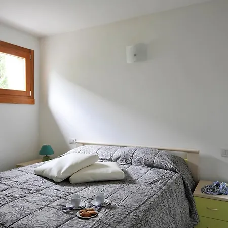 Sleeps 6 Pool Air Con Domaso
